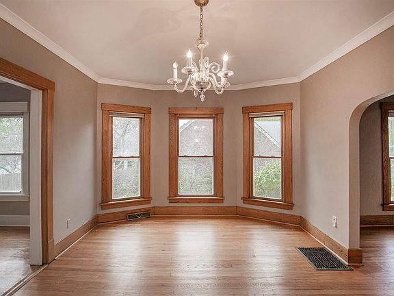 4th image of 2531 Fulton Ave