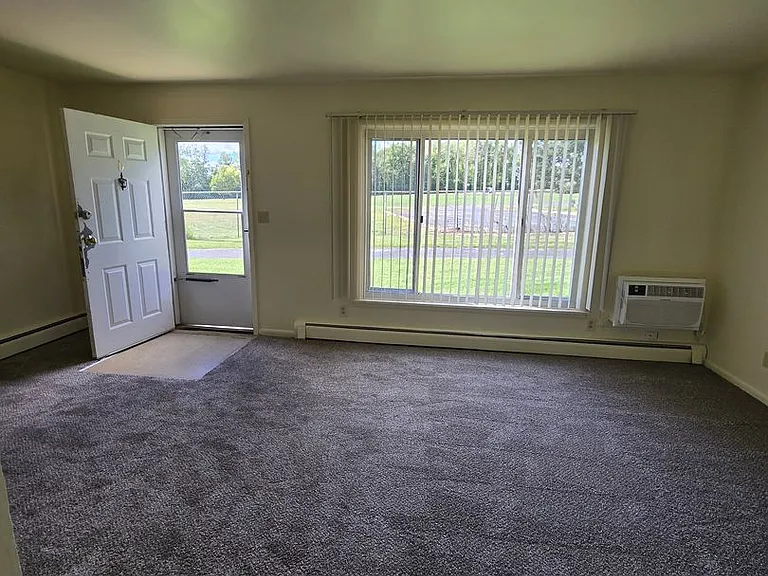 Mulford Park Apartments — Photo 46