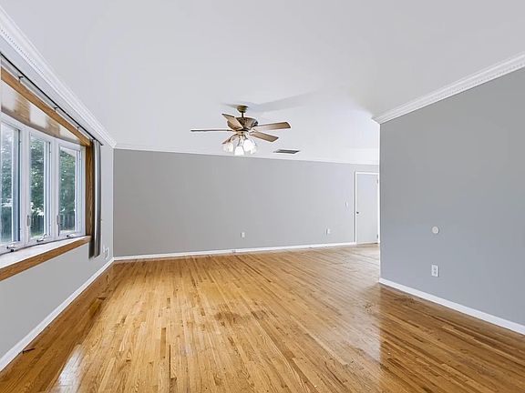5th image of 1317 3rd Ave