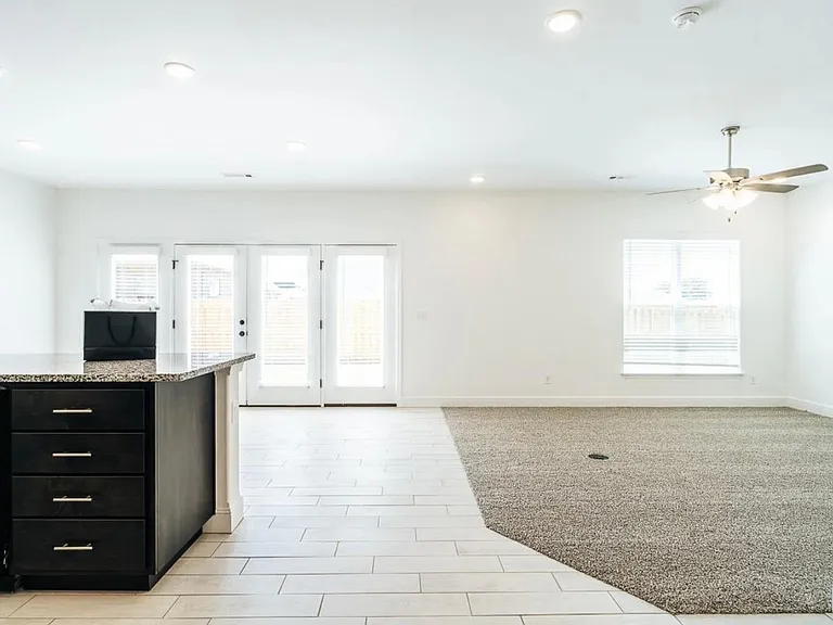 2161 Wildflower Dr — Photo 2