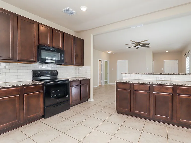 10906 Airmen Dr — Photo 6