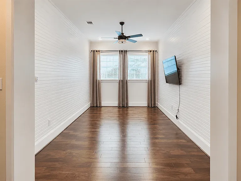 2418 Sandhill Crest Ln — Photo 16