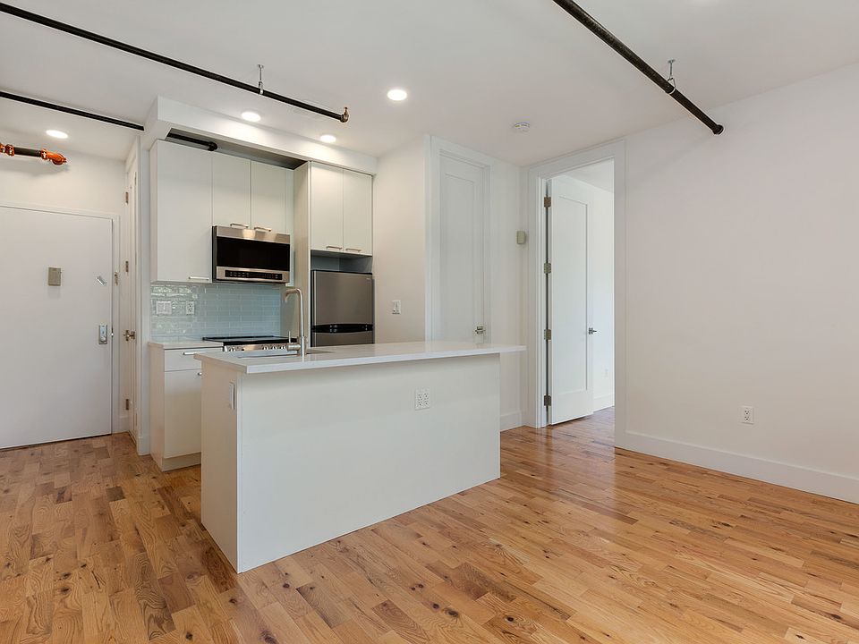 1st image of 975 Washington Ave #B3c