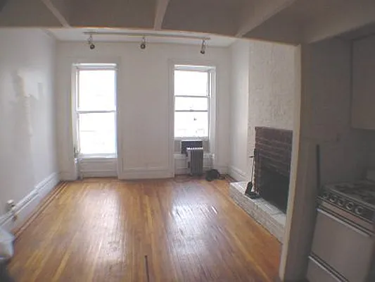 Rented by Triumph Property Group | media 27