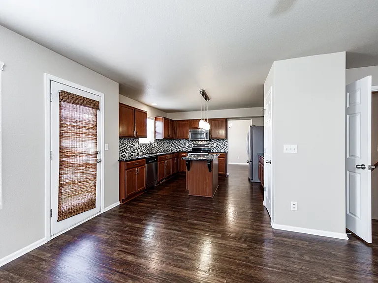 6104 Hayfield Pl — Photo 10