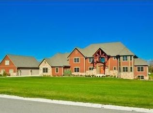 8204 Stonecreek Cir, Caledonia, WI 53108
