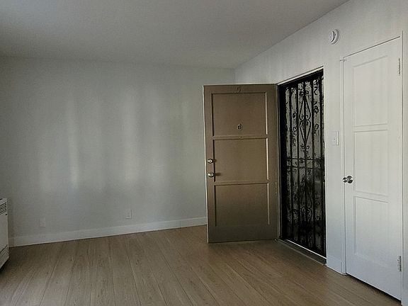 2nd image of 201 S Kenmore Ave #5