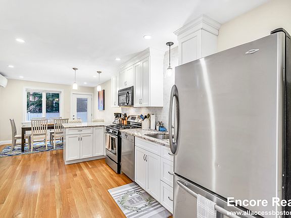 3rd image of 10 Bradbury St