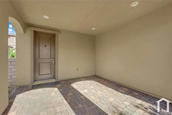 4 bed, 2400 sqft, $3,400 — Photo 2