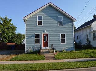 927 W 8th Ave, Oshkosh, WI 54902