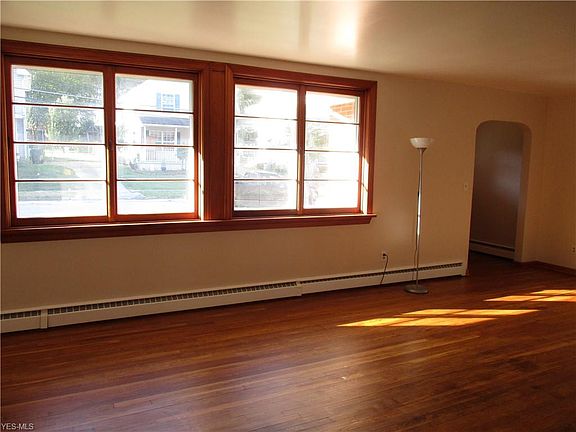 4th image of 445 Grove Ave