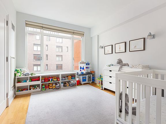 4th image of 205 W 76th St #1601