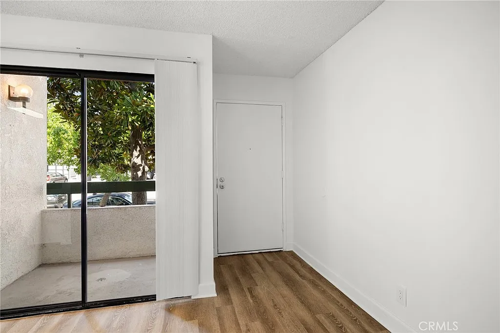 2 bed, 2.0 bath, 900 sqft, $2,900 — Photo 3