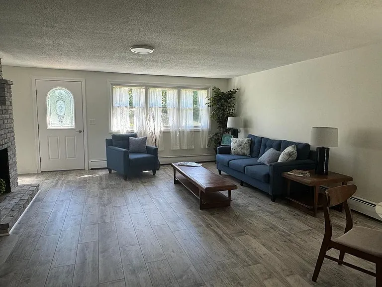 1270 Riverside Dr — Photo 6