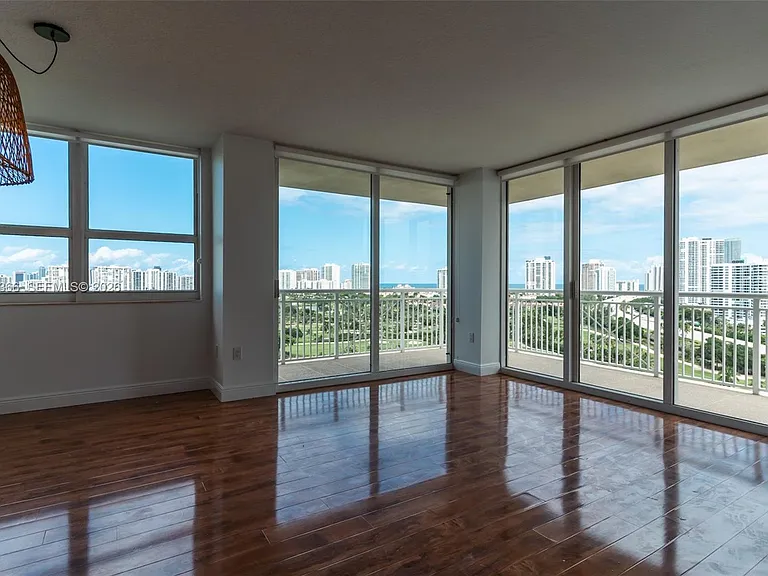 19501 W Country Club Dr #1603 — Photo 2