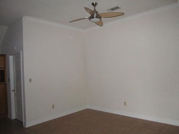 5th image of 2321 Pecan St