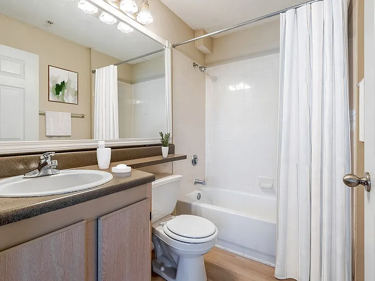CherryGrove_VS_2026_Bathroom_01-3