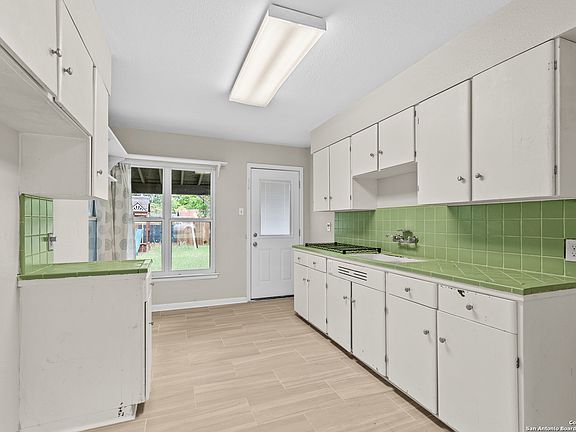 4th image of 426 KAREN LN