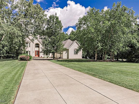 3rd image of 3860 Waterford Ct