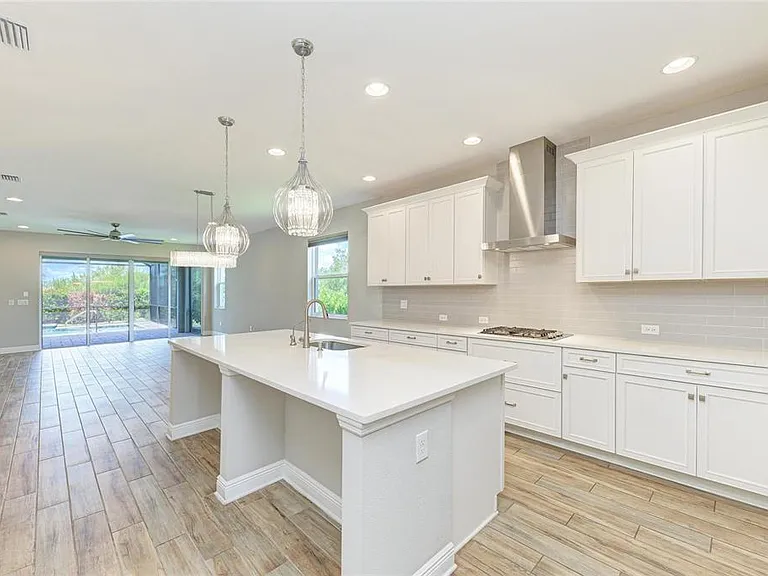 4745 Antrim Dr — Photo 24