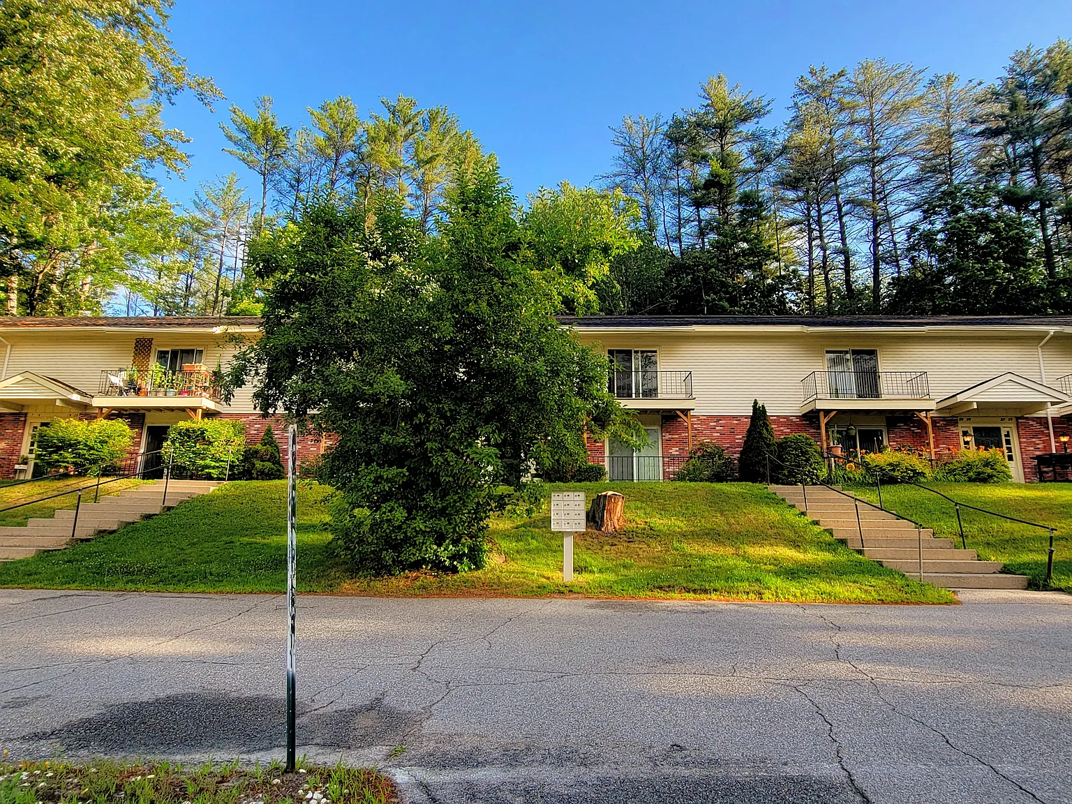 2 bed, 1000 sqft, $1,700 — Photo 2
