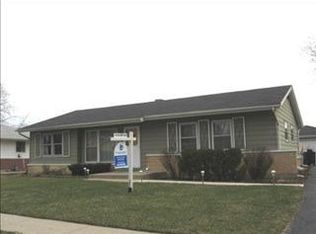 271 Laurel St, Elk Grove Village, IL 60007