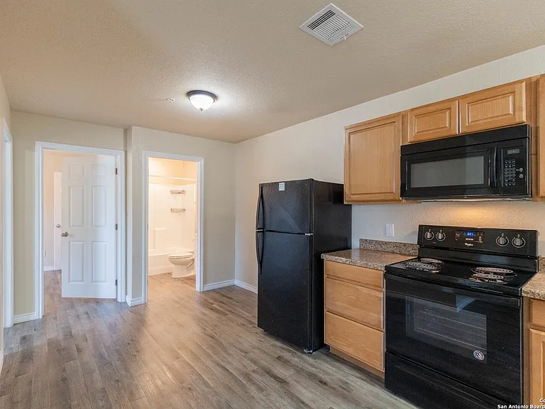 8111 Landing Ave #1101 — Photo 4