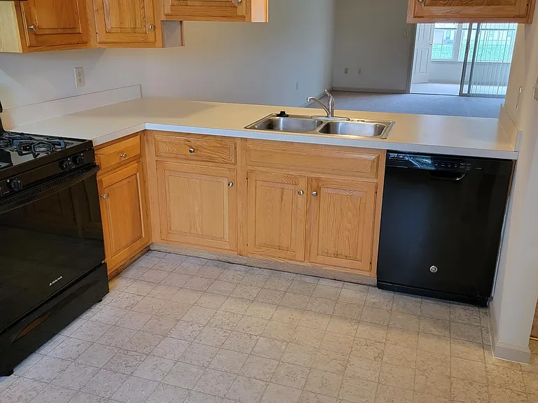 2097 Shady Oak Dr — Photo 9