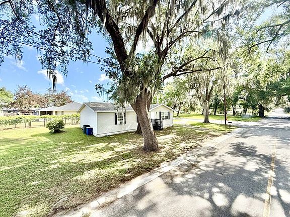 4th image of 990 E Bay St