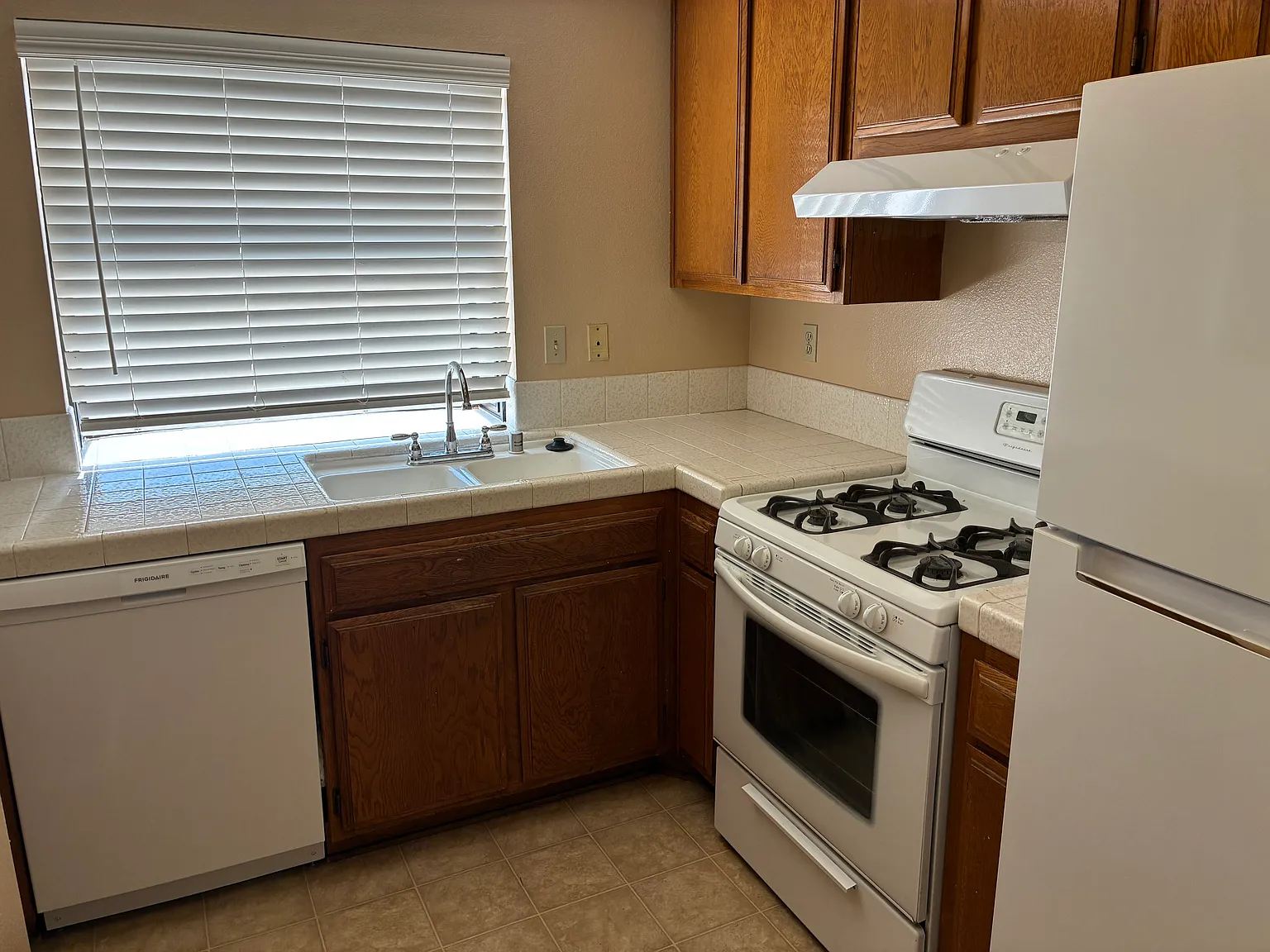 2 bed, 785 sqft, $2,300 — Photo 3