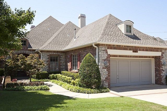 Updated Villa in Gated Golf Community