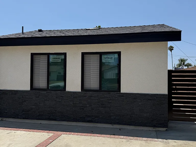 Private entrance and driveway parking
