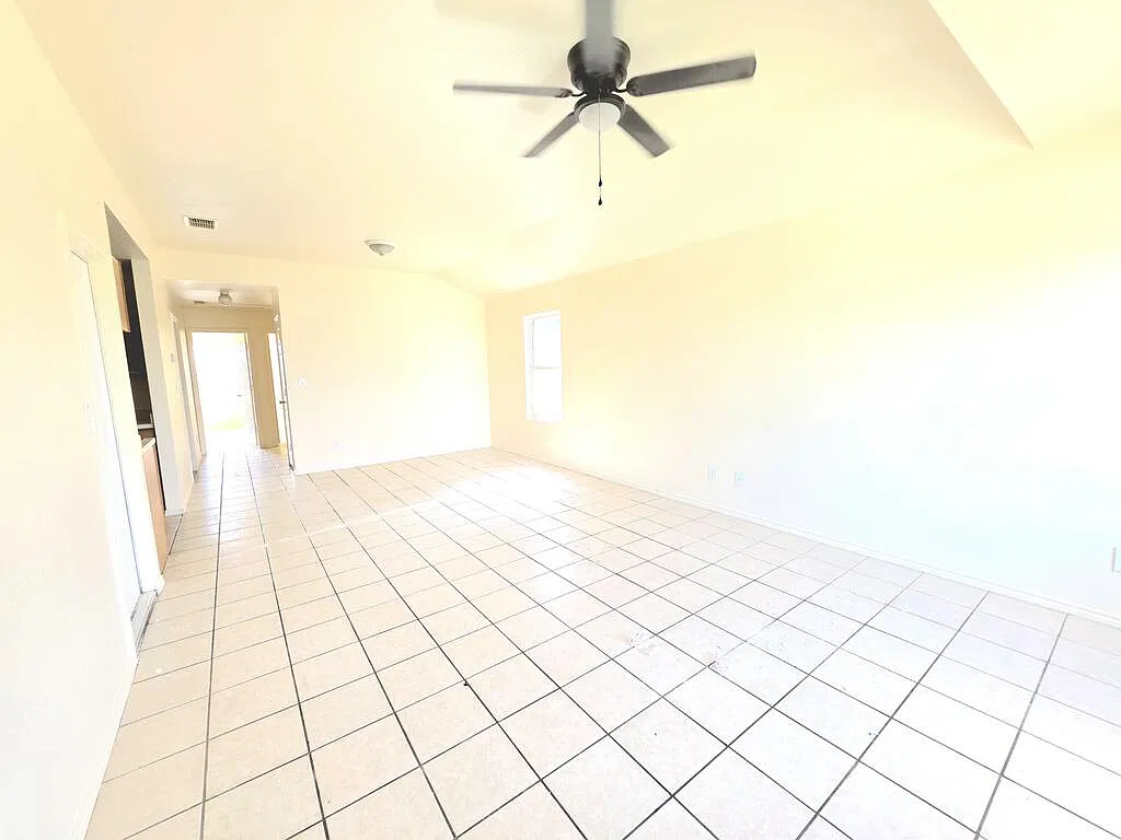 2 bed, 2.0 bath, 1042 sqft, $1,250 — Photo 3