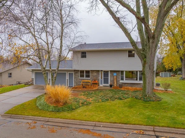 3027 Bollenbeck St, Cross Plains, WI 53528