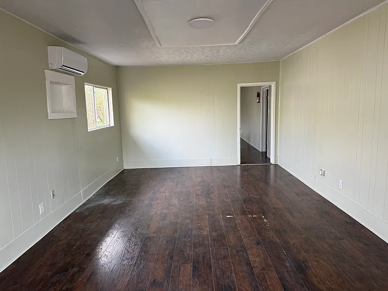 714 W 3rd St — Photo 2