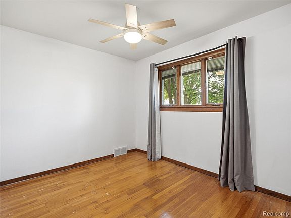 4th image of 34167 Beechnut St