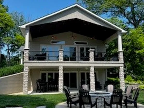 15758 N Bluebird Dr, Effingham, IL 62401