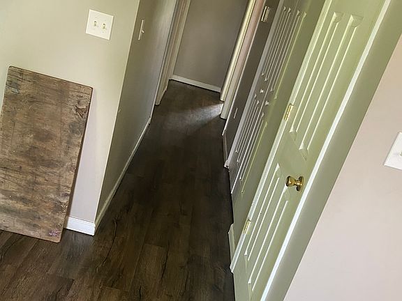 5th image of 717 Nathan Dr
