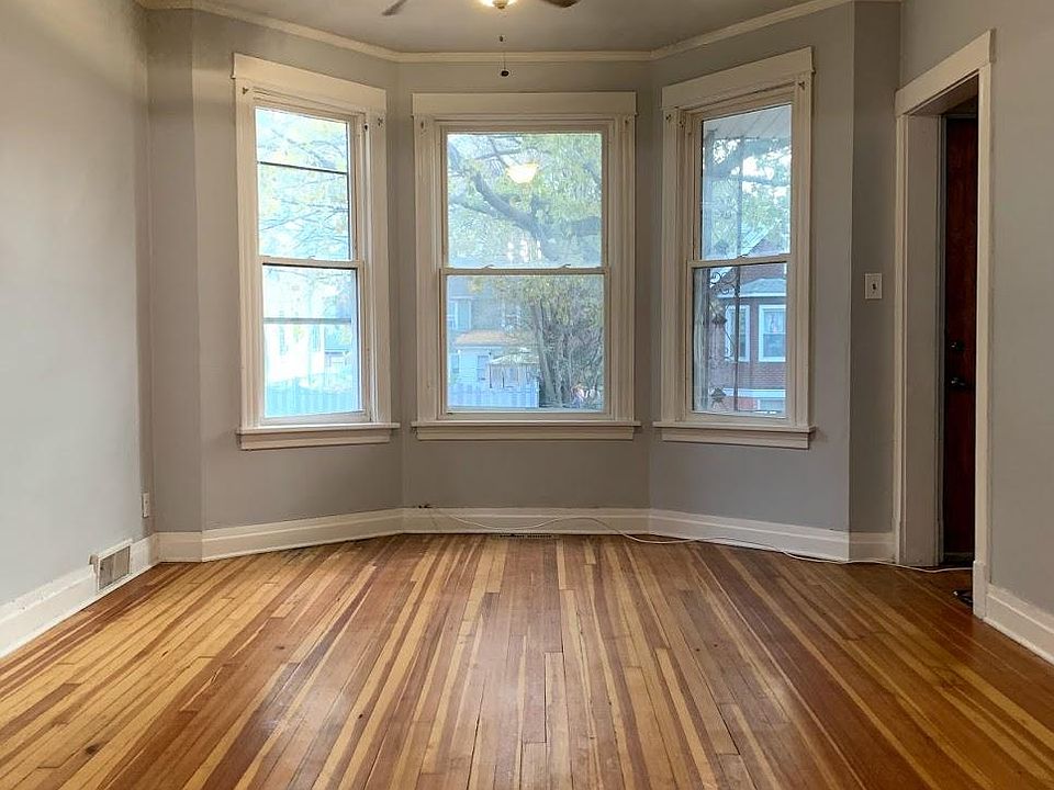 1st image of 2240 W Farragut Ave #1