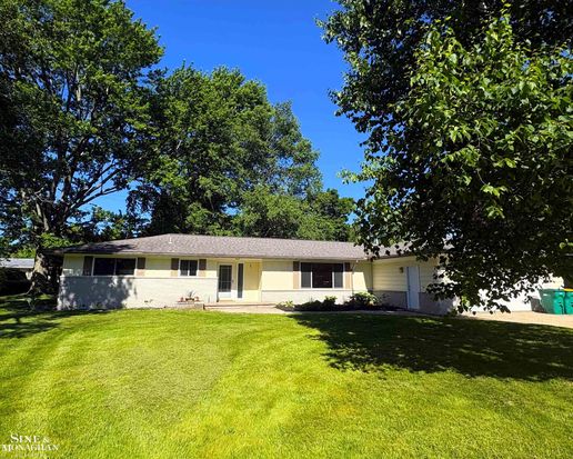 3075 Westcott Dr, Port Huron, MI 48060