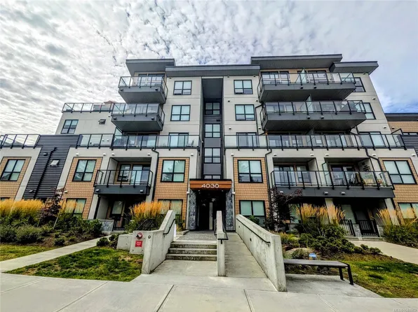 4030 Shelbourne St #107, Saanich, BC V8N 3E4