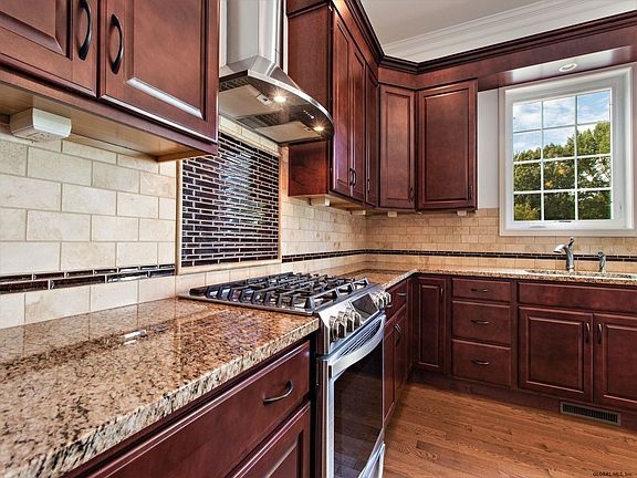 2nd image of 13 Cider Mill Way