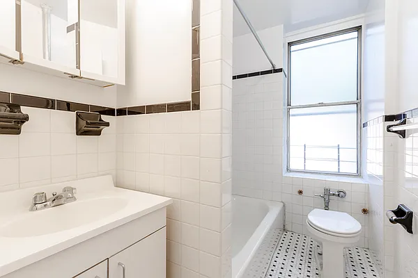 Rented by MNS | media 10