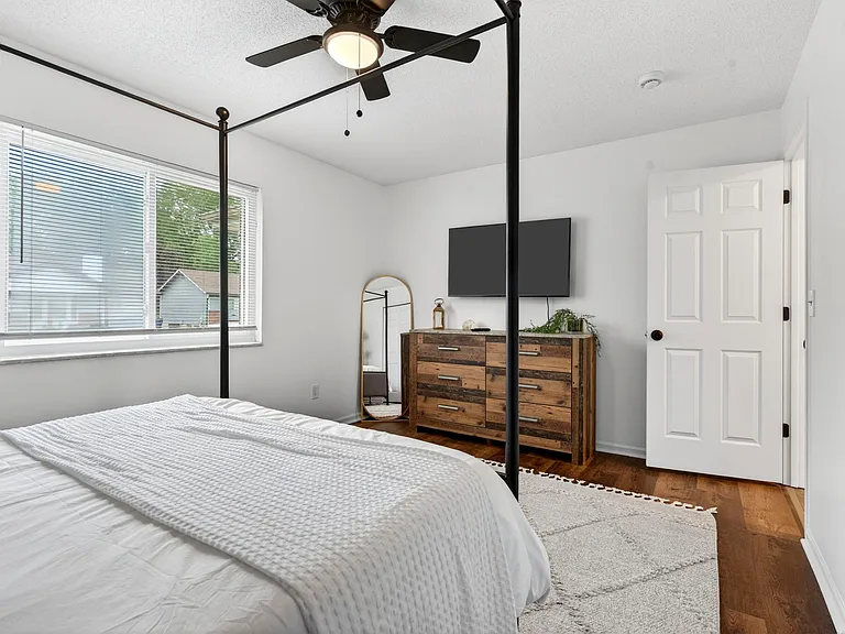 2126 Hungerford Dr — Photo 21