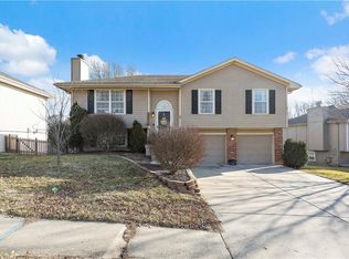 224 NE Brookwood Dr, Blue Springs, MO 64014