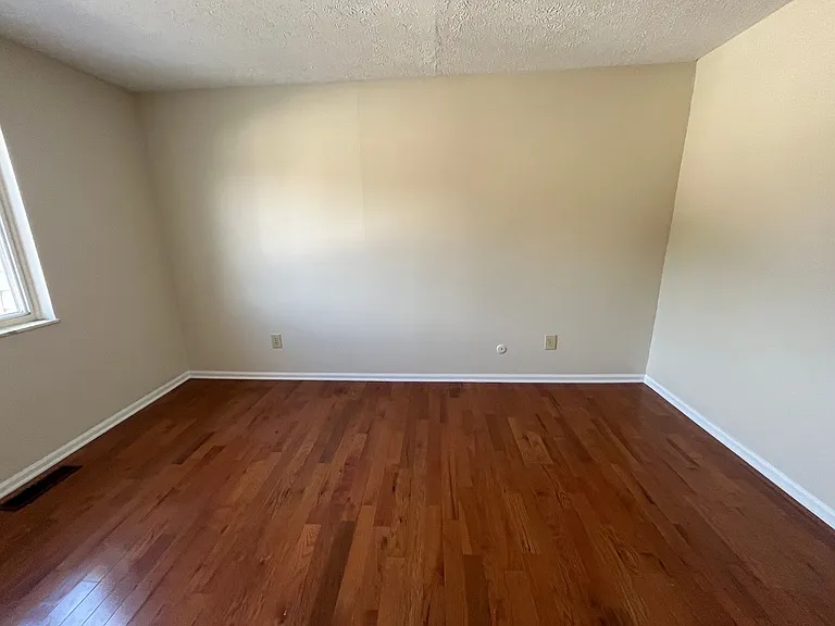 450 E Norwich Ave — Photo 9