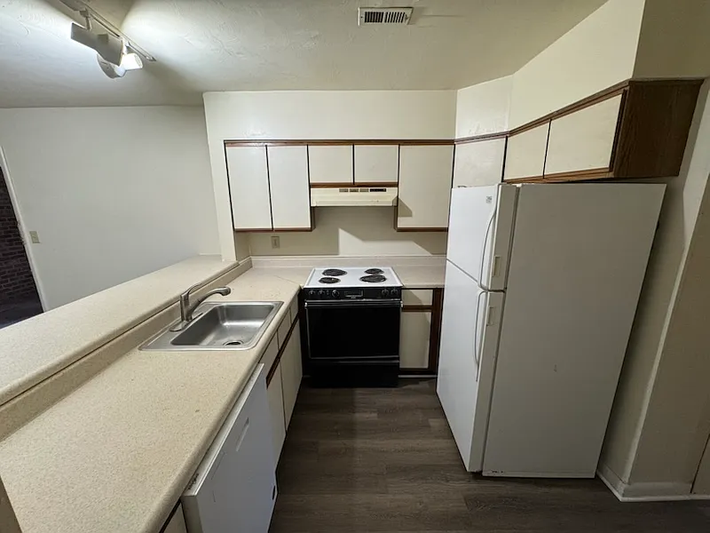 4 bed, 1100 sqft, $1,900 — Photo 3
