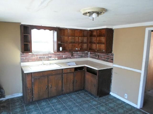 2nd image of 1315 Olmstead Rd