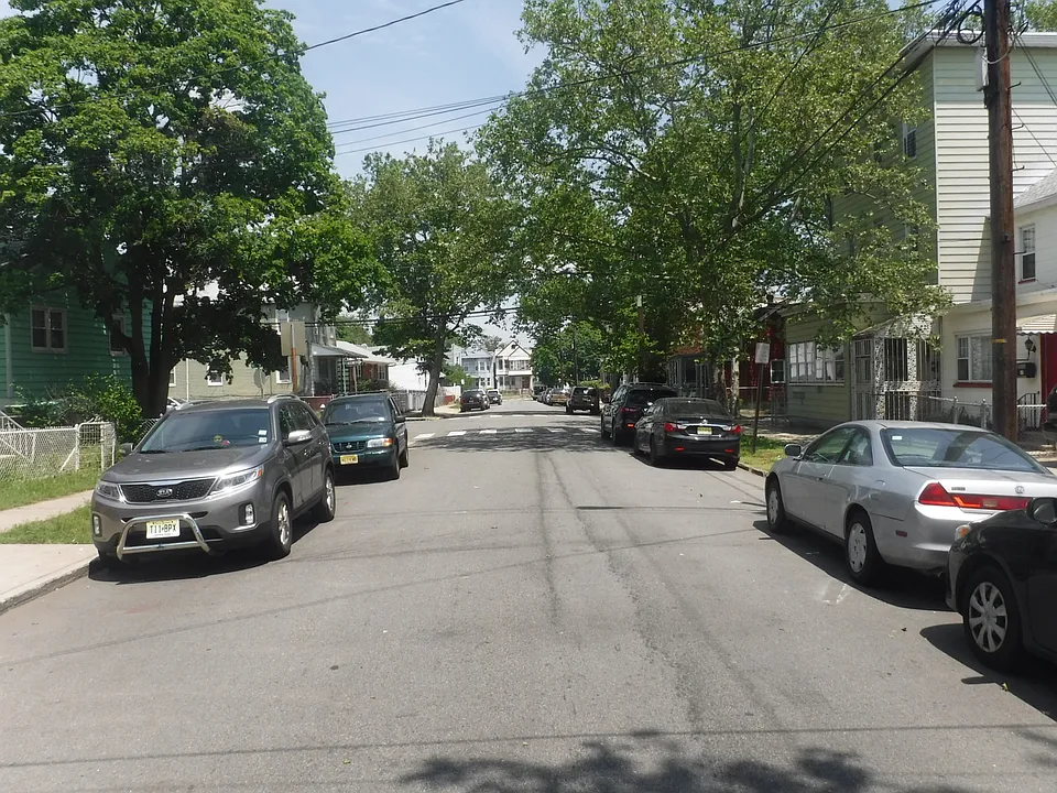 Exterior Neighborhood (street photo)