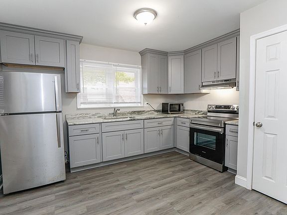 3rd image of 1424 E Ocean View Ave #A